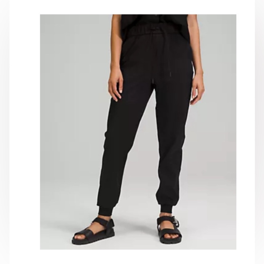 Stretch high-rise jogger